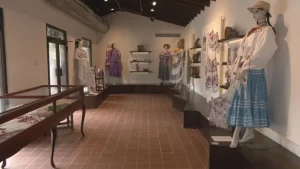 Museo de la Pollera reinaugura en Mi Pueblito con más de 30 estilos tradicionales